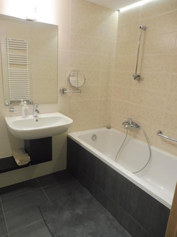 Azur Apartman Appartement Velence Buitenkant foto