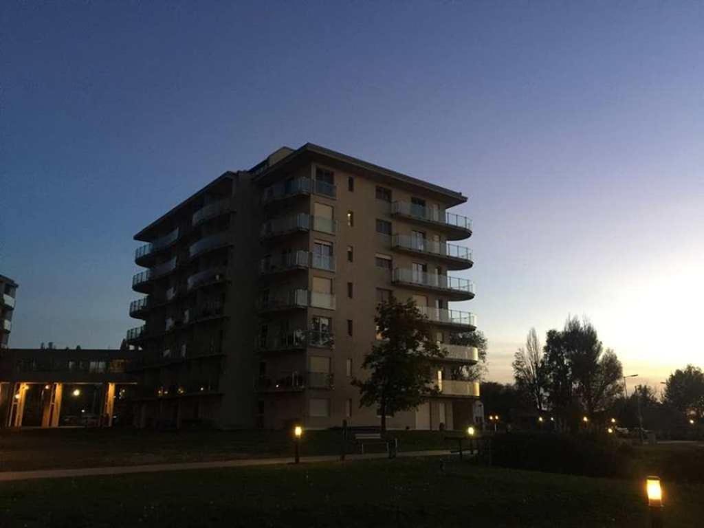 Azur Apartman Appartement Velence Buitenkant foto