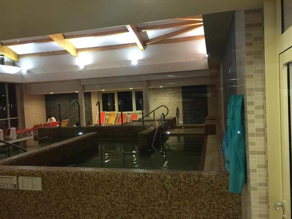 Azur Apartman Appartement Velence Buitenkant foto