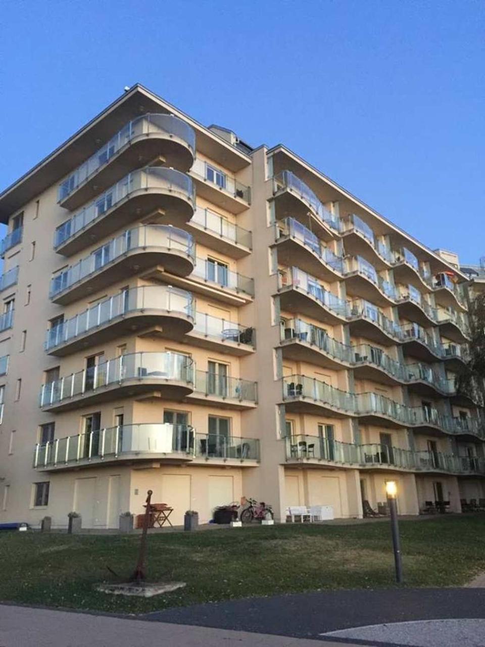 Azur Apartman Appartement Velence Buitenkant foto